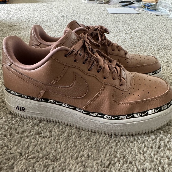 Nike Women’s Air Force 1 - Picture 3 of 4